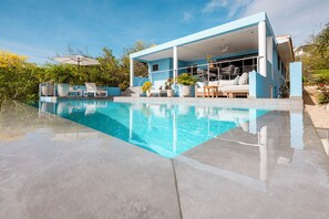 Utomhuspool