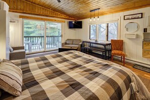 1 bedroom, iron/ironing board, free WiFi, bed sheets - Lakeview Loft at Shanty Creek! (Bellaire)