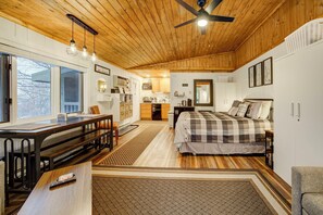 1 bedroom, iron/ironing board, free WiFi, bed sheets - Lakeview Loft at Shanty Creek! (Bellaire)