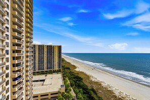 On the beach - Margate Towers 1403 - Ocean views from Private Deck! (Myrtle Beach)