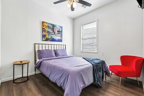 Room - NOLA Chic, 5BR w/Hot Tub, Yard–Near French Quarter (New Orleans)