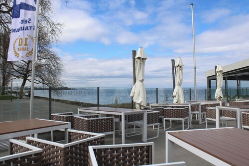 Stylish room near Lake Constance with a large terrace and many extras !