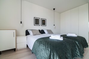 2 bedrooms, WiFi, bed sheets - Up&Down Suites (Ponta Delgada)