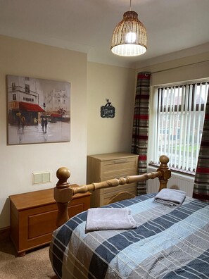 Room - House - Sleeps 4 - Garden - Parking (Sutton-in-Ashfield)