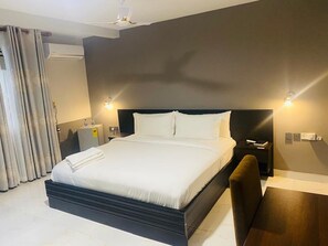 Room - SNL Mountain View Hotel (Akosombo)