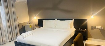 SNL Mountain View Hotel