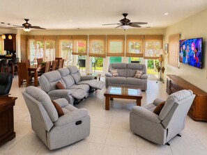 Living area - Luxury Villa in Gated Community • Pool, Beach & Diving  in welcoming Cozumel (San Miguel de Cozumel)