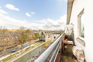 Property grounds - Design-Led Flat near Notting Hill (London)