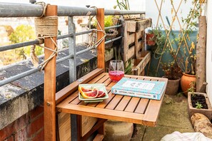 Property grounds - Design-Led Flat near Notting Hill (London)