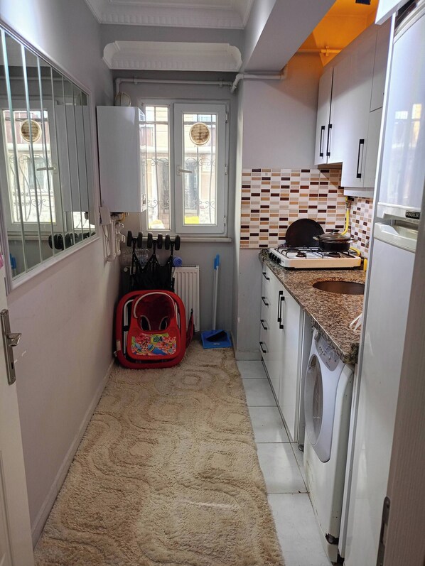 Room, 1 Bedroom, Smoking | Laundry