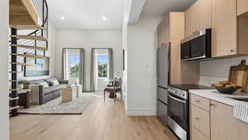 Loft Supérieur, 1 très grand lit et 1 canapé-lit | Cuisine privée | Mini réfrigérateur, micro-ondes, cafetière/bouilloire