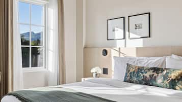 Superior Studio, 1 King Bed, Kitchenette | Egyptian cotton sheets, premium bedding, memory foam beds, in-room safe