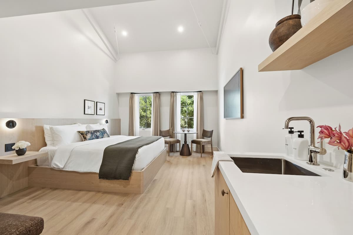 Superior Studio, 1 King Bed