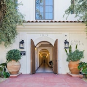 Casa Iglesia, a ZenStay Hotel