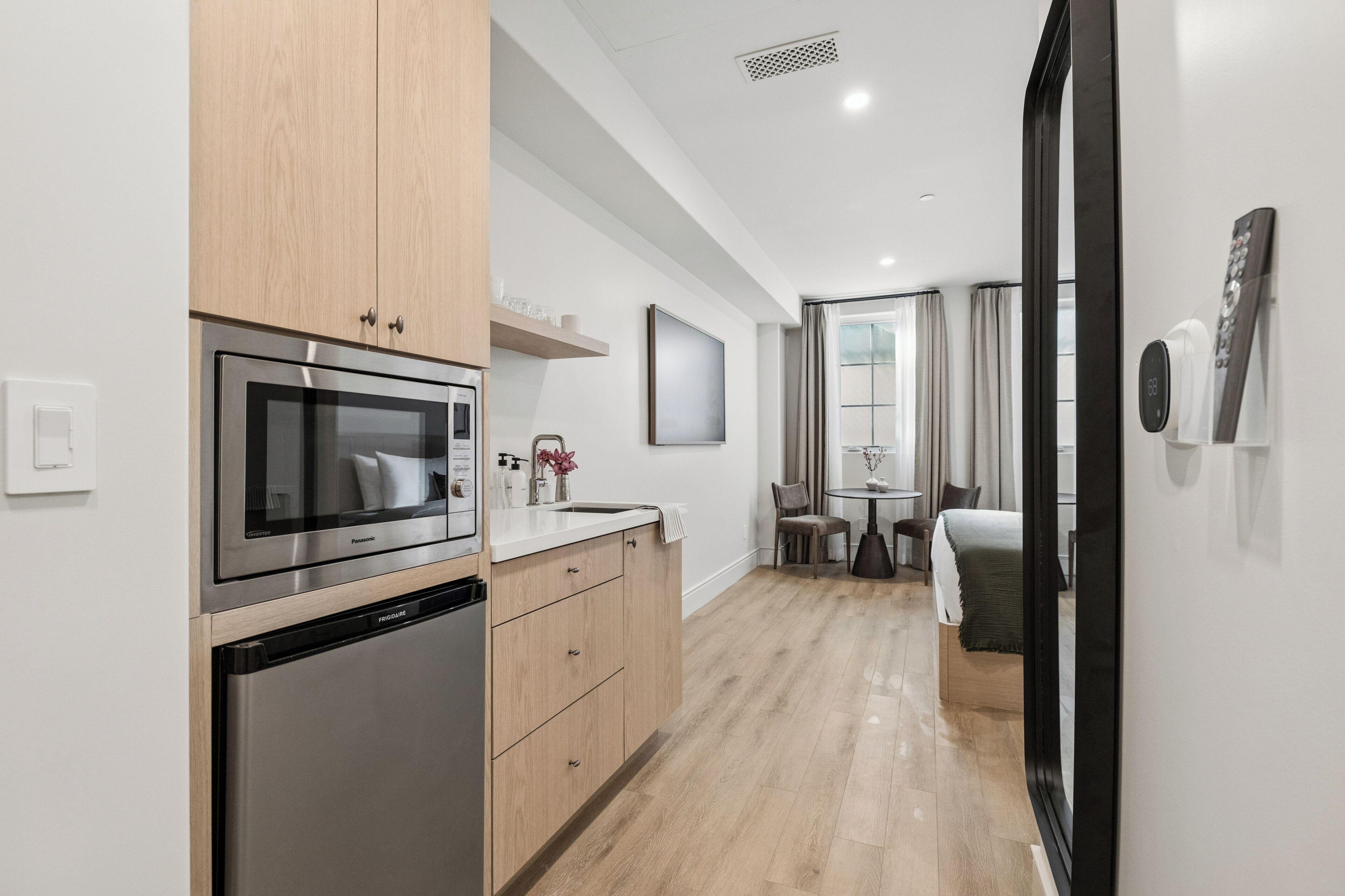 Classic Studio, 1 King Bed | Private kitchenette | Mini-fridge, microwave, coffee/tea maker, electric kettle