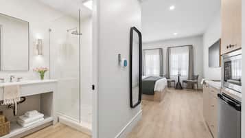 Luxury Studio, 1 King Bed, Pets allowed