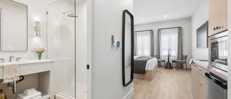 Luxury Studio, 1 King Bed, Pets allowed