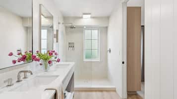 Superior Studio, Non Smoking | Bathroom | Shower, eco-friendly toiletries, hair dryer, slippers