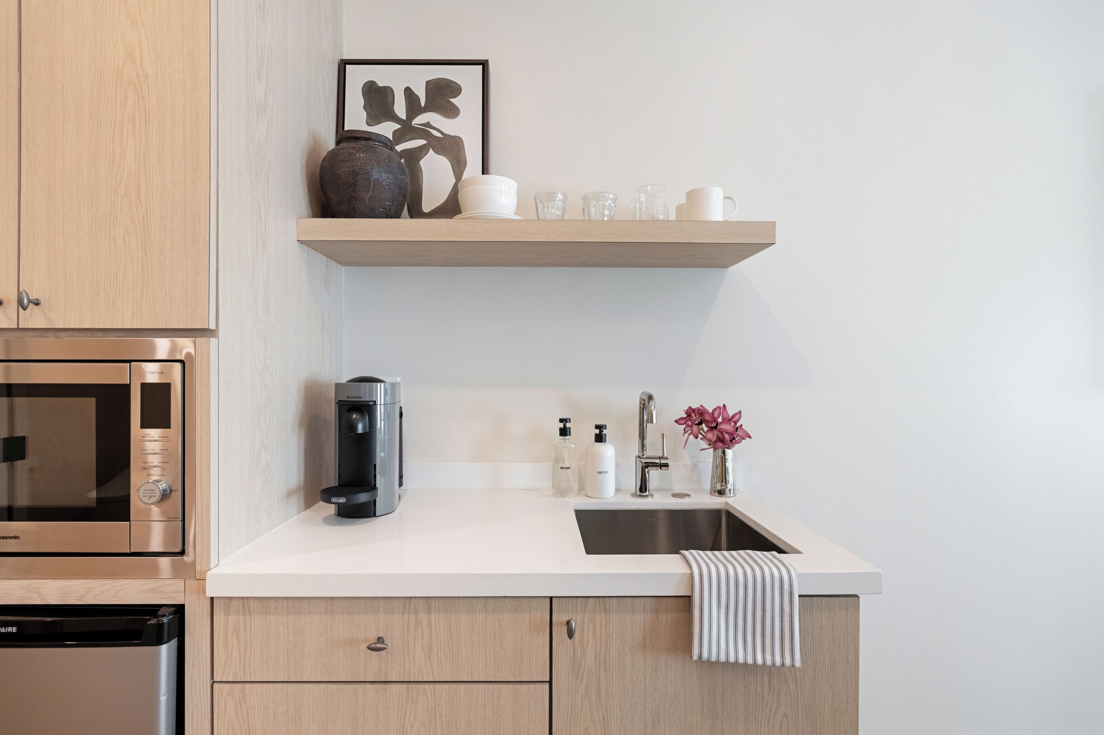 Estudio de lujo, Aire acondicionado | Cocina básica privada | Frigorífico pequeño, microondas, cafetera o tetera y hervidor eléctrico
