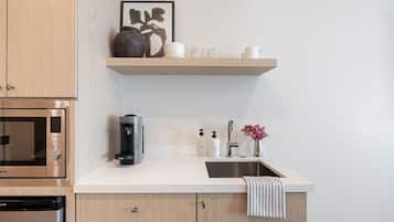 Estudio de lujo, Aire acondicionado | Cocina básica privada | Frigorífico pequeño, microondas, cafetera o tetera y hervidor eléctrico
