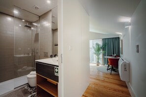 Bathroom - Vrbo Property (Porto)
