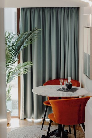 Dining - Vrbo Property (Porto)