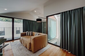 Living area - Vrbo Property (Porto)