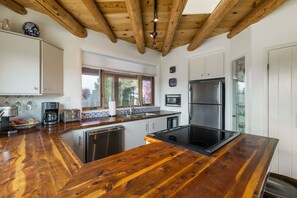 Fridge, microwave, oven, stovetop - Cottam Pines A & B  - Hot Tub, Pickleball (Taos)