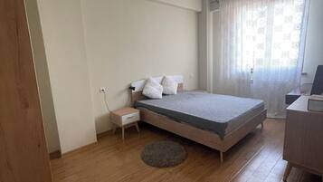 2 slaapkamers, een strijkplank/strijkijzer, wifi, beddengoed