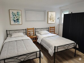 Room - Vrbo Property (Val-et-Châtillon)