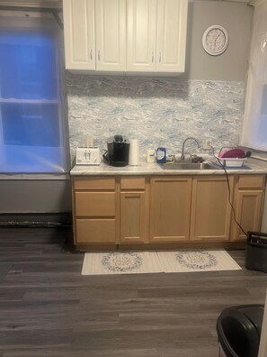 Interior - Fabulous 5-bedroom house in McKeesport perfect for families. 20 minutes to 376. (McKeesport)