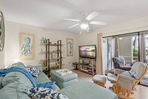 Exterior - Coconut Cove Walk to Beach (Siesta Key)
