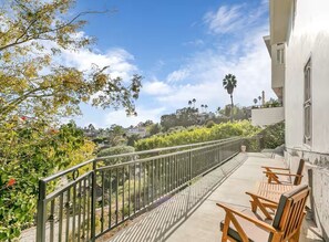 Property grounds - 3BD 2BA House Breathtaking Views in Los Feliz Hills (Los Angeles)