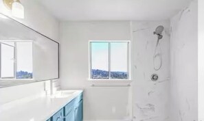 Shower, towels, soap, toilet paper - 3BD 2BA House Breathtaking Views in Los Feliz Hills (Los Angeles)