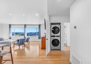 Interior - 3BD 2BA House Breathtaking Views in Los Feliz Hills (Los Angeles)