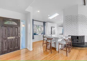 Interior - 3BD 2BA House Breathtaking Views in Los Feliz Hills (Los Angeles)