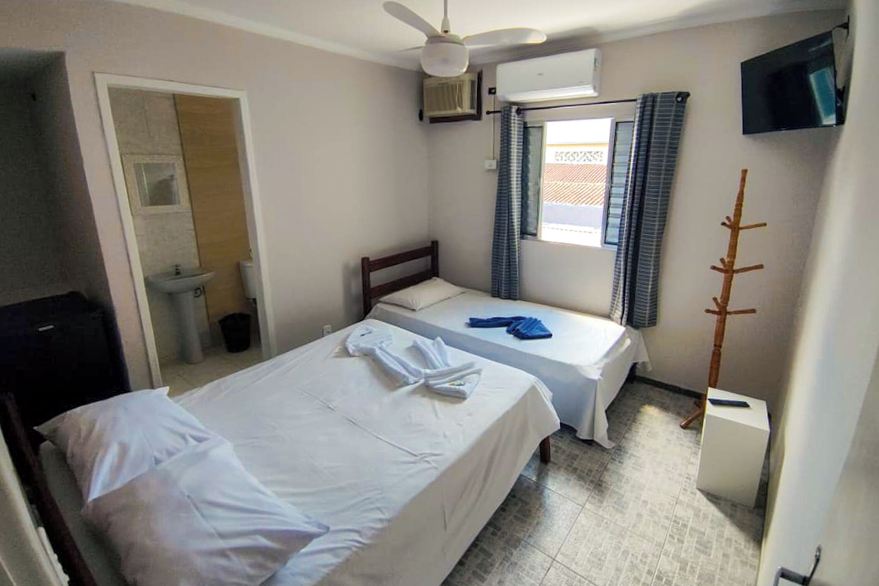 Standard Triple Room | Air conditioning
