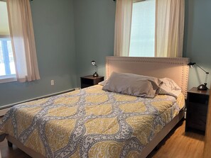 Room - Cozy 1-bedroom efficiency apartment in serene Lebanon with AC and gym space. (Lebanon)