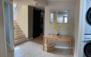 Interior - Cozy 1-bedroom efficiency apartment in serene Lebanon with AC and gym space. (Lebanon)