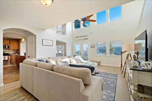 Cozy Beach House with Large Deck and Patio