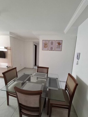 Dining - Entire apartment in Bessa, 5 minutes from the beach, with excellent value for money. (João Pessoa)