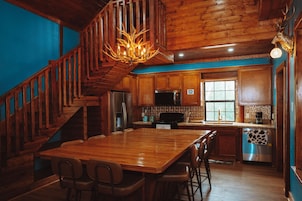 Luxury House, Multiple Bedrooms, Hot Tub, River View | Living area | Computer monitors