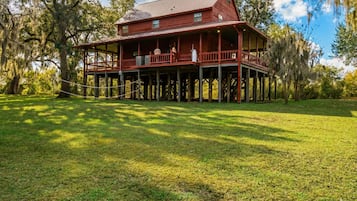 Luxury Cabin, River View