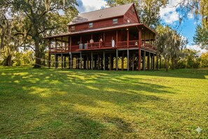 Luxury Cabin, River View - Mount Olive Ranch (West Columbia)