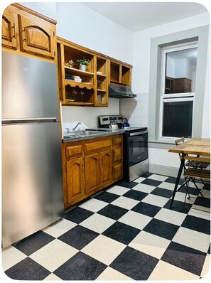Private kitchen - 2-bedroom Apartment in Historical Newkirk District (brooklyn)