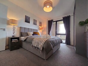 3 bedrooms, iron/ironing board, WiFi, bed sheets - Stylish 3Bed 2Bath: Quick Tubes to City & Wembley (London)