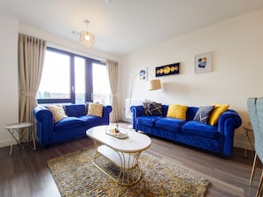 TV - Stylish 3Bed 2Bath: Quick Tubes to City & Wembley (London)