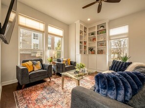 Living area - Ohio City Game House with Hot Tub (Cleveland)