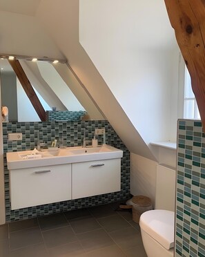 Bathroom - Apartment 'Gästeappartements Südstadt Bult' – Spacious, Central, with 2 Balconies (Hannover)