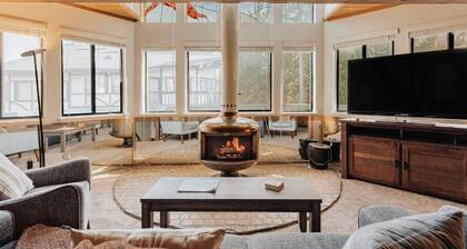 Golden Hour | Jacuzzi, Sauna, Pool, Tennis, Gated!
